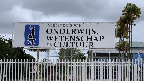 Hoofdkwartier van het Ministerie van Onderwijs Wetenschap en Cultuur.  e1613067101819