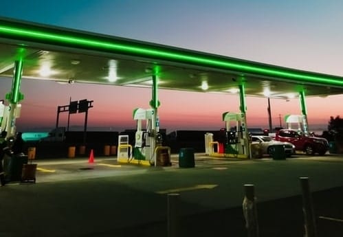 benzine pompstation olie