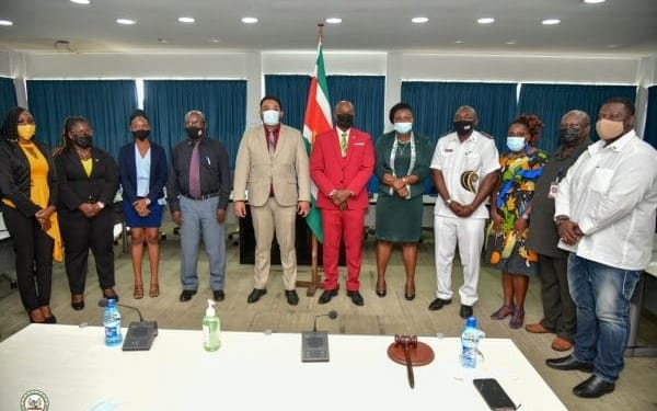 hoofdstembureau brokopondo brunswijk emanuel gracia en bronto somohardjo e1613601617532