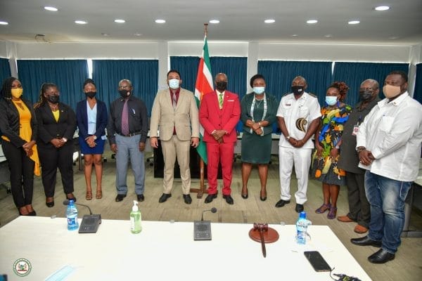 hoofdstembureau brokopondo brunswijk emanuel gracia en bronto somohardjo e1613601617532