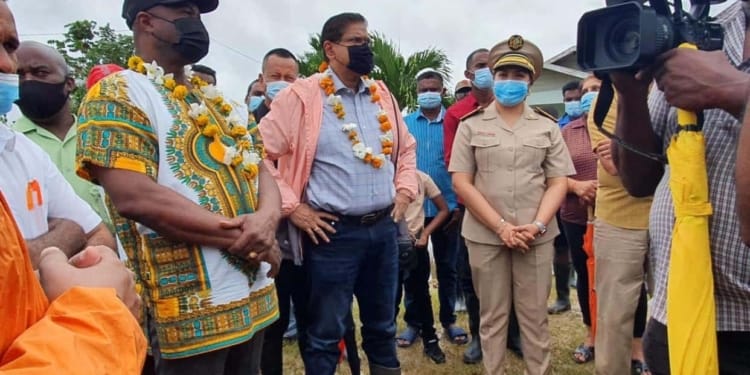 santokhi en brunswijk dc saramacca