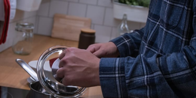 koken pan keuken man