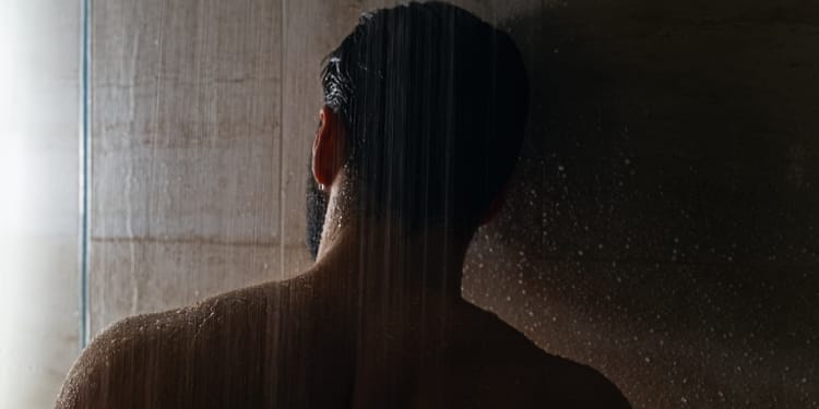 man douche water