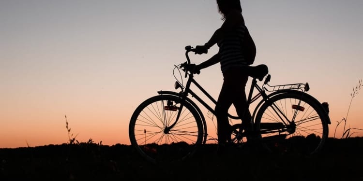 meisje vrouw fiets