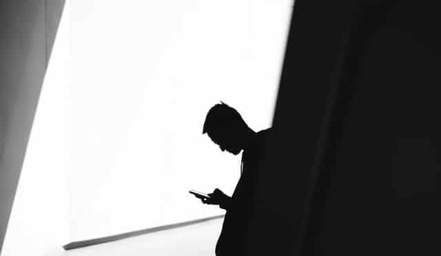 man telefoon