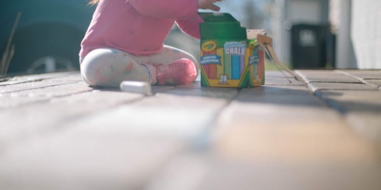 kind spelen meisje jongen