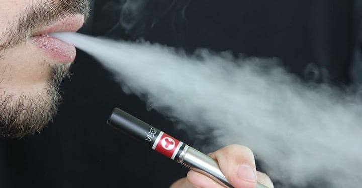 e cigarette 1301670  480vapen e sigaret
