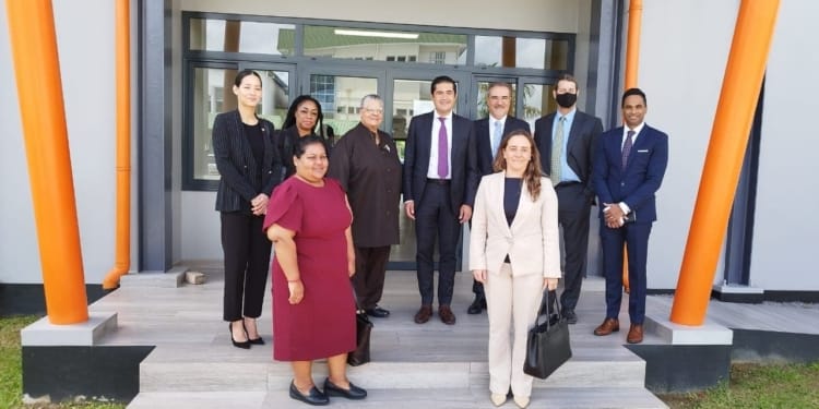 Minister Marie Levens en de IDB delegatie