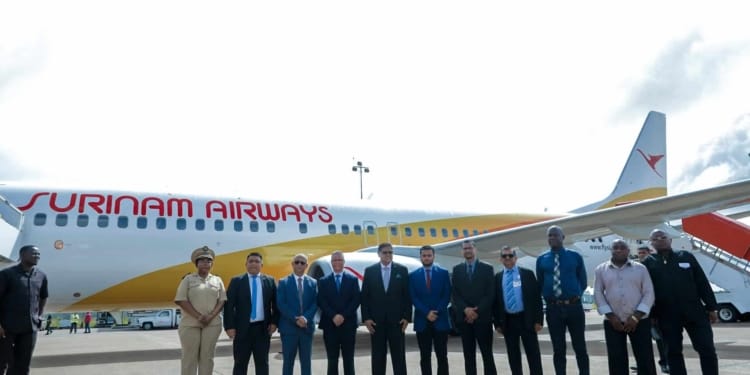 President Santokhi gelooft in bloei SLM surinam airways