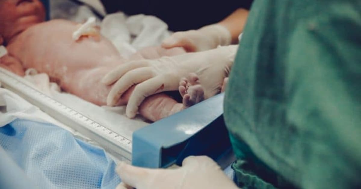 Filipijnse verpleegkundigen versterken NICU afdeling AZP baby operatie coufeuse