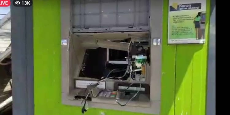 protest pinautomaten vernield