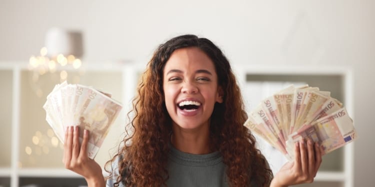vrouw geld euro
