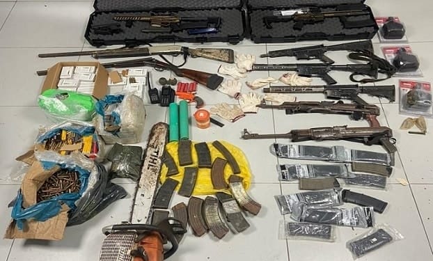 zware wapens drugs cocabende politie