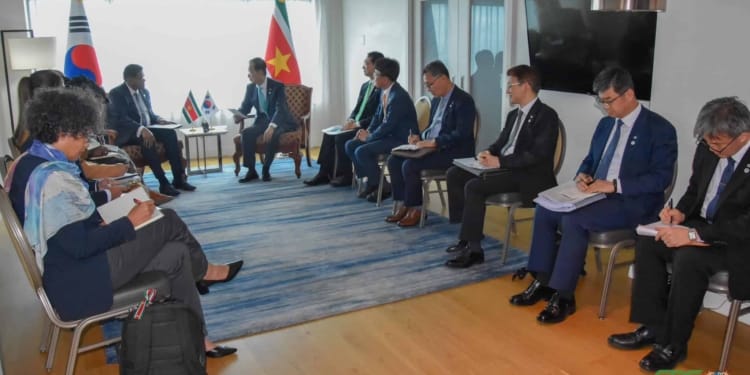 Santokhi ontmoet Zuid Koreaanse Premier Han Duck soo