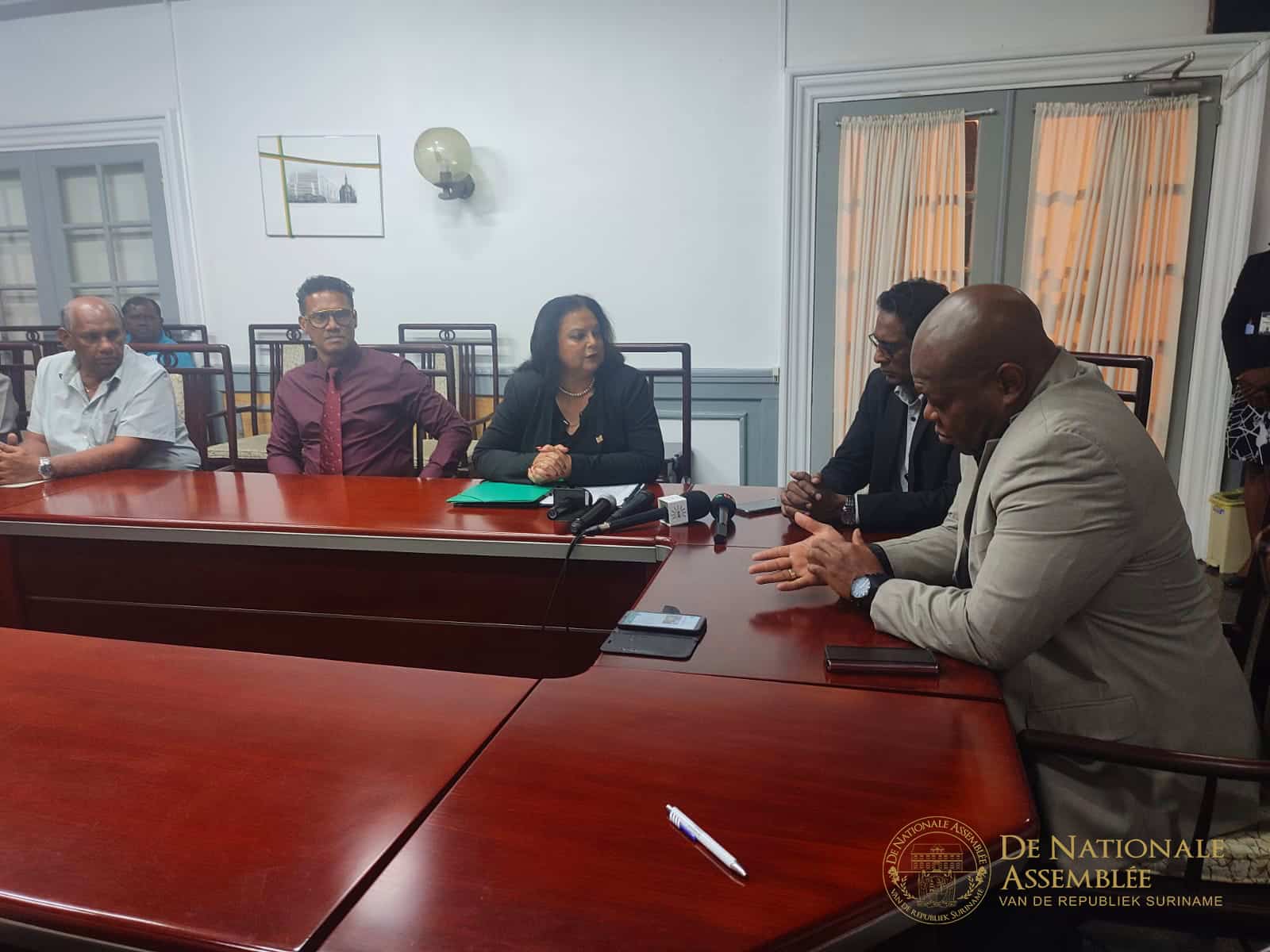 bee sharman buitenparlementaire partijen