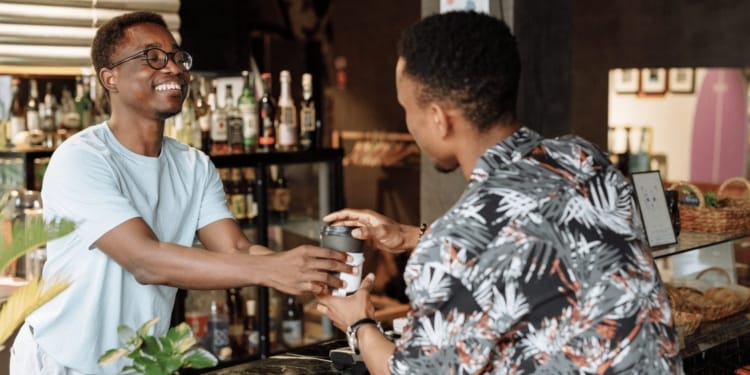 man horeca restaurant werk koffie bezorging