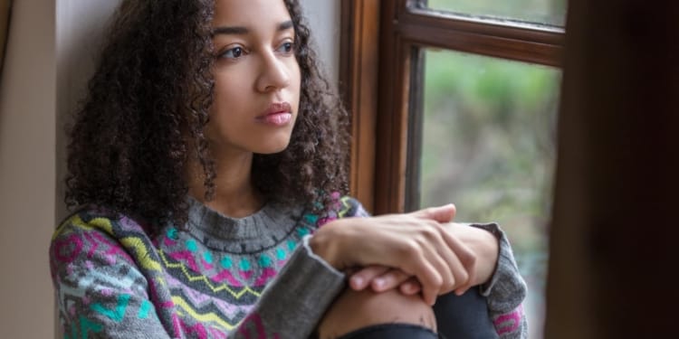 meisje tiener verdrietig depressief