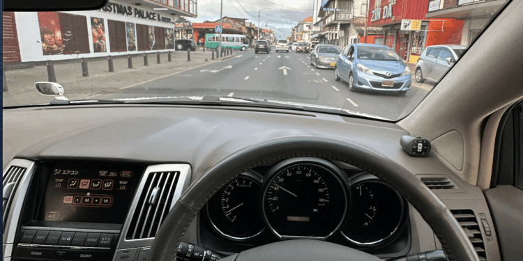 verkeer suriname paramaribo auto