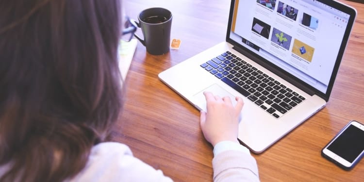 Vrouw werken laptop computer