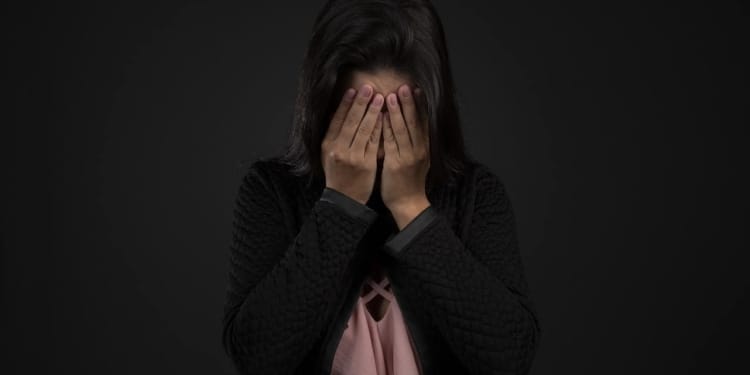 Vrouw dame verdriet huilen tranen verbazing