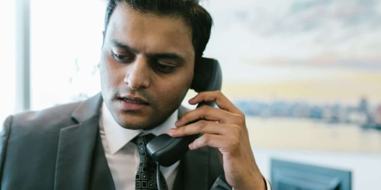 callcenter bellen telefoon kantoor ambtenaar werken