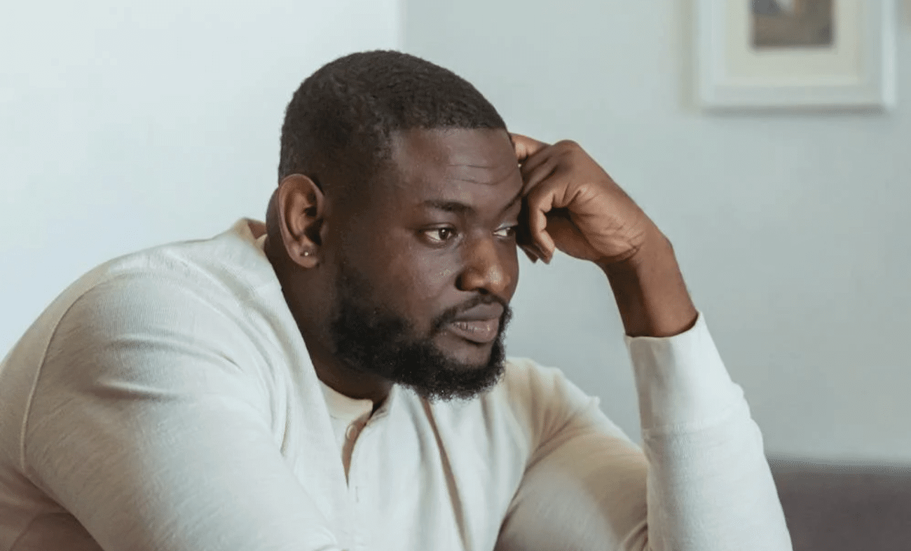 man stress verdriet zorgen