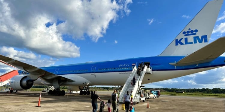 zanderij johan adolf pengel luchthaven airport klm boeing