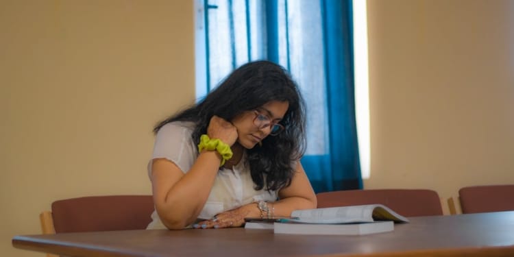vrouw student scholier leren studeren