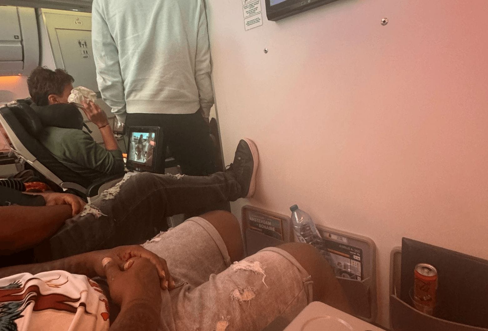 corendon vlucht amsterdam willemstad vechtpartij