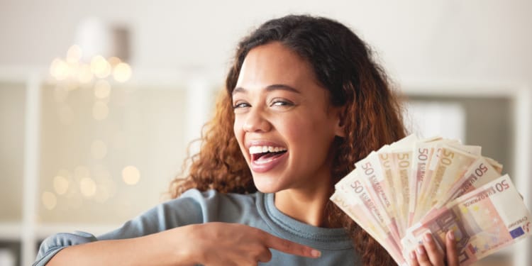 vrouw geld euro