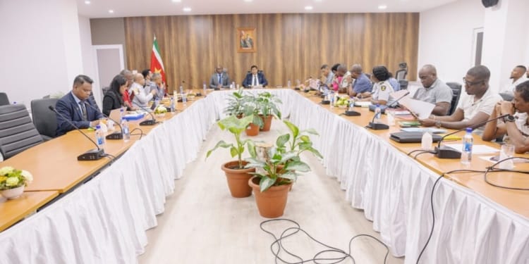 President stelt monitoringsteam in-