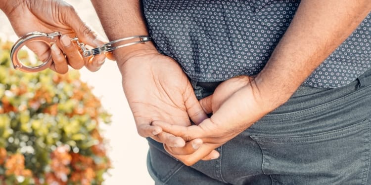 handboeien arrestatie aangehouden 3