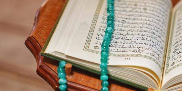 binnen Bijbel Koran moslim geloof religie