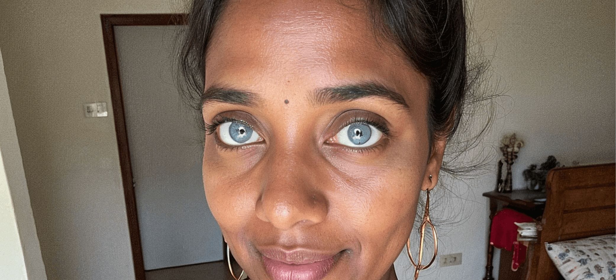 dame vrouw blauwe ogen