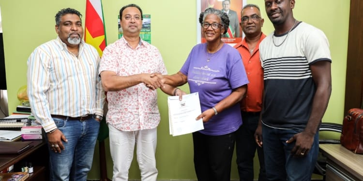 rumaz emmy hart bij riad nurmohamed